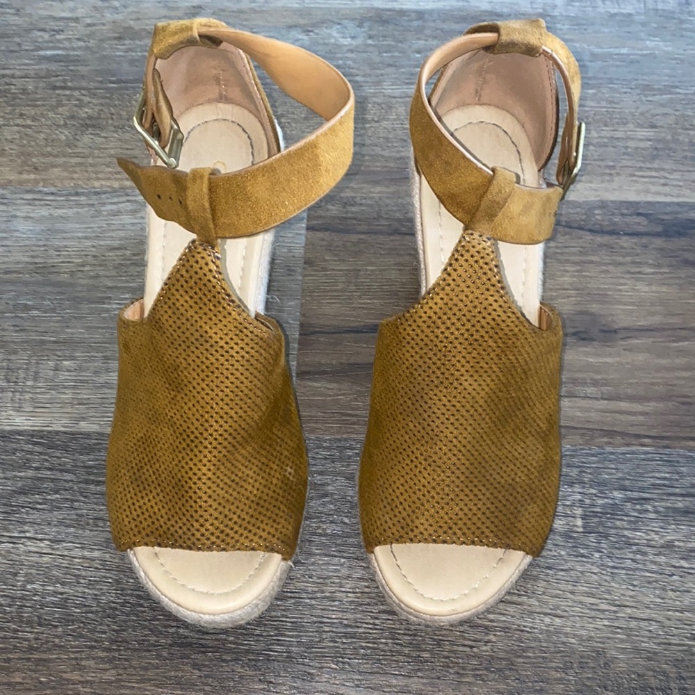 Brown Wedges